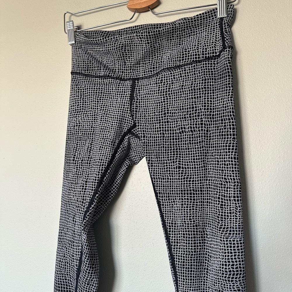 lululemon athletica Black & White Grid-Print High-Rise Leggings - Picture 5 of 5